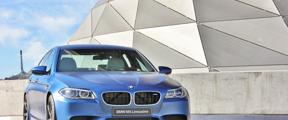 Ein BMW M5 als Limousine.