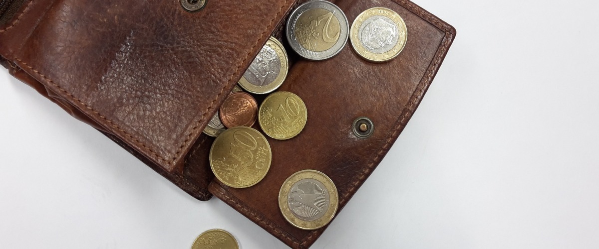 Ein Geldbeutel mit Euromünzen. (Symbolbild)