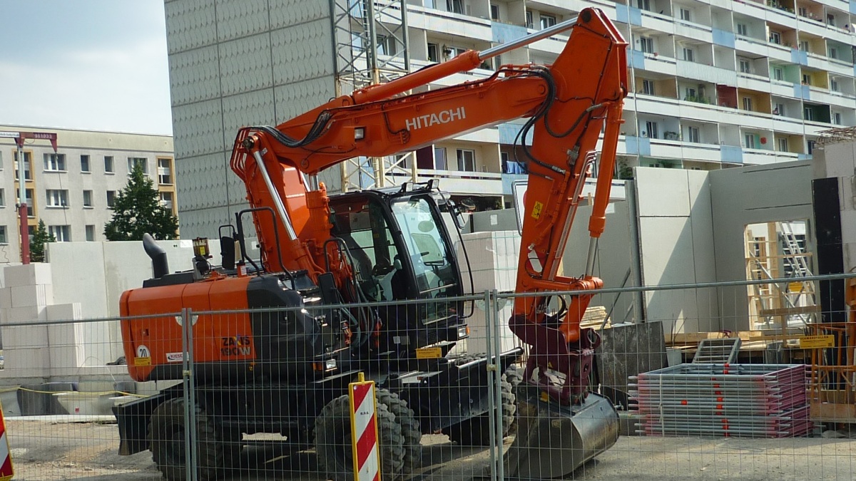 Ein Kran der Marke Hitachi.