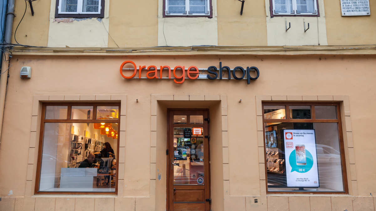 Ein Orange Shop in Rumänien.