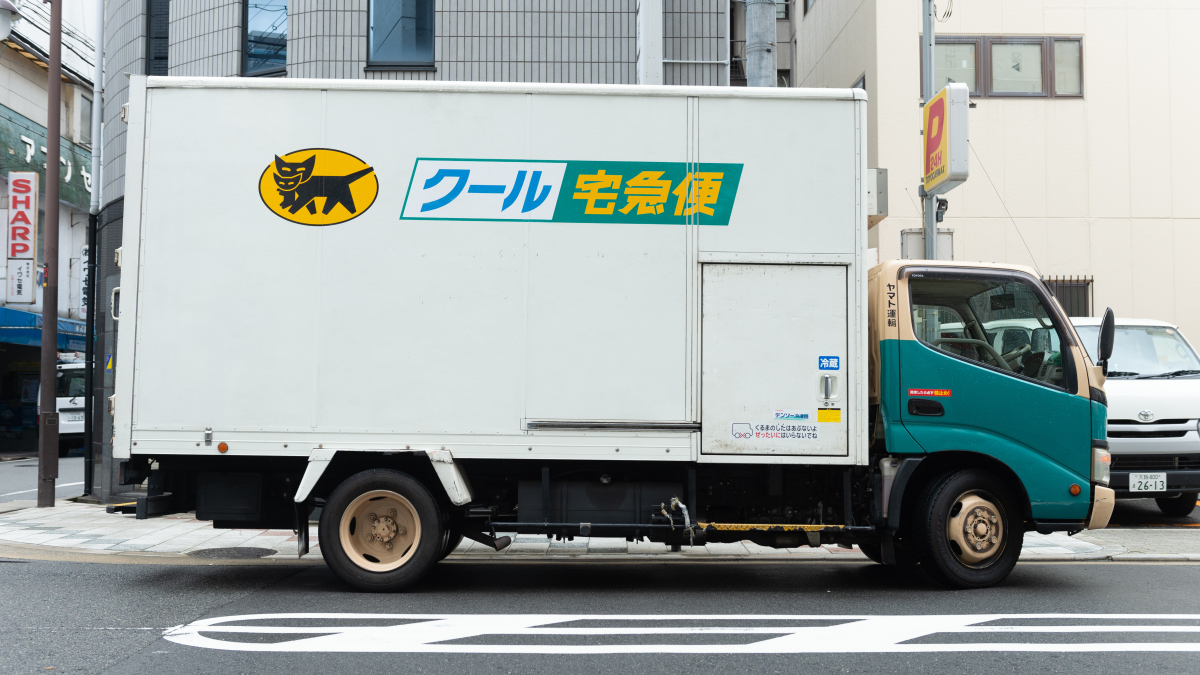 Ein Transportfahrzeug der Firma Yamato Holdings.