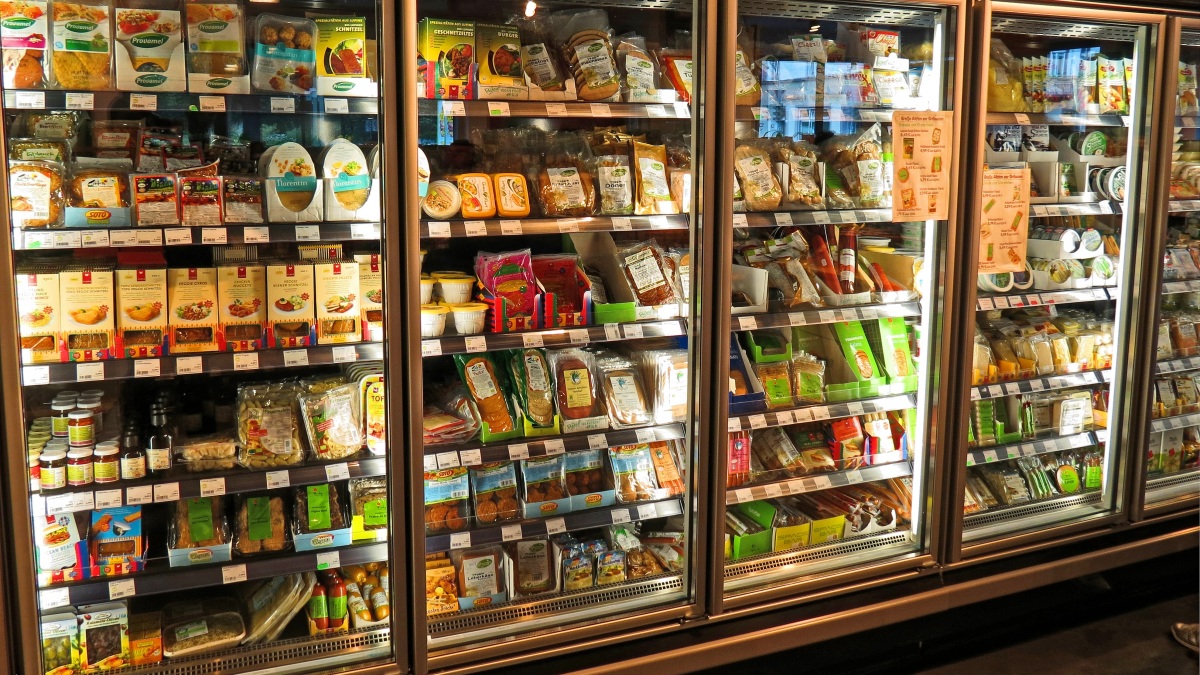 Ein volles Kühlregal in einem Supermarkt. (Symbolfoto)