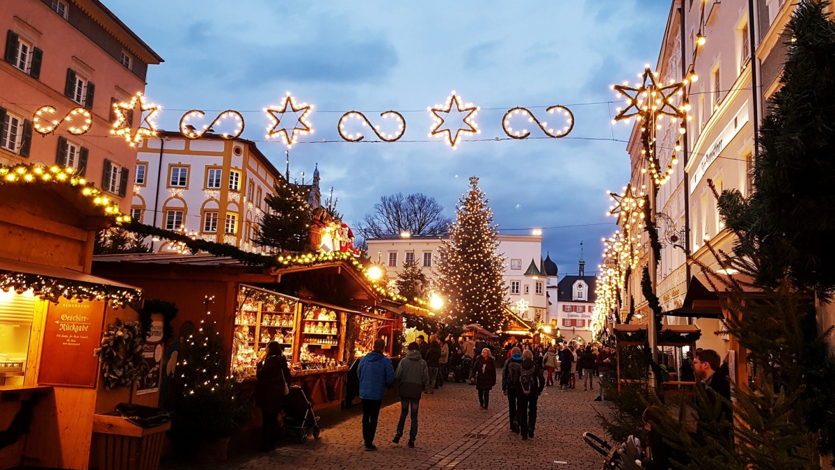 Ein Weihnachtsmarkt in der Innenstadt (Symbolbild).