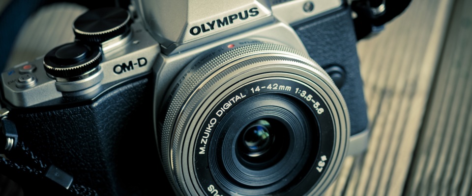 Eine Kamera der Marke Olympus.