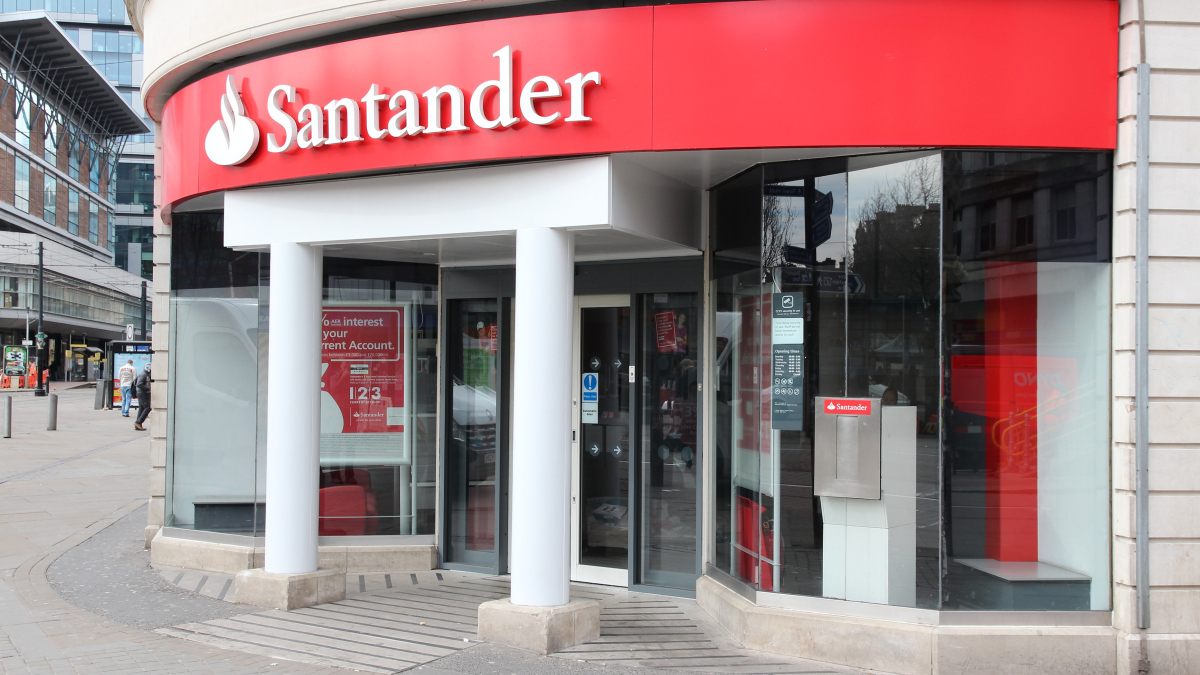 Eine Santander Bank in Manchester, England.
