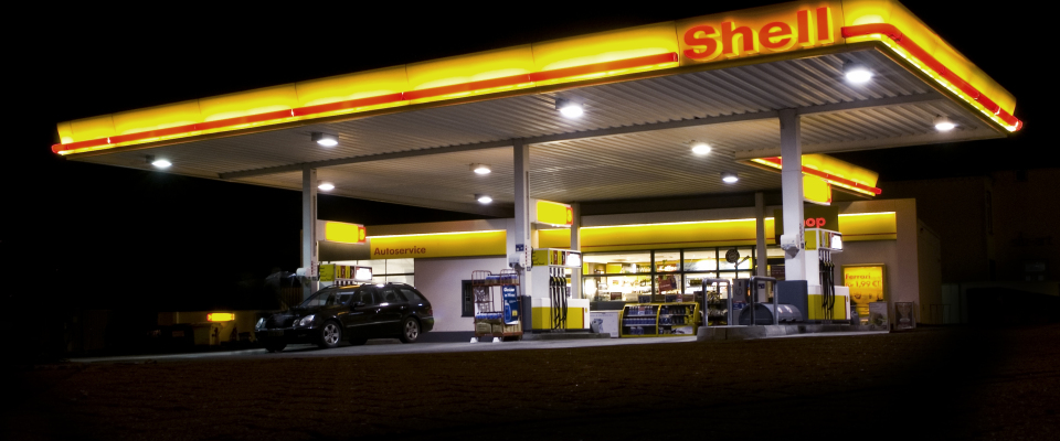 Eine Shell-Tankstelle.
