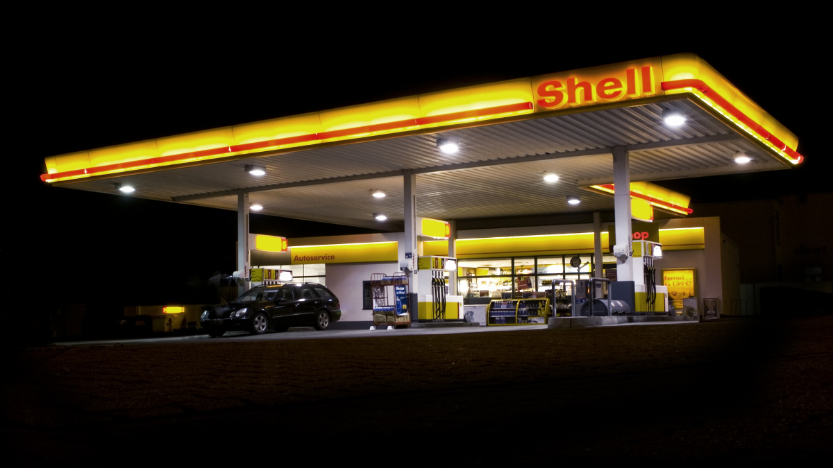Eine Shell-Tankstelle.