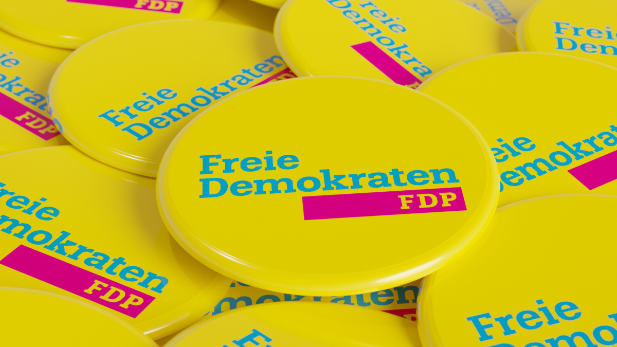 Die FDP (Freie Demokratische Partei) ist eine liberale politische Partei in Deutschland, die sich für die Förderung individueller Freiheit, Marktwirtschaft und Bürgerrechte einsetzt.