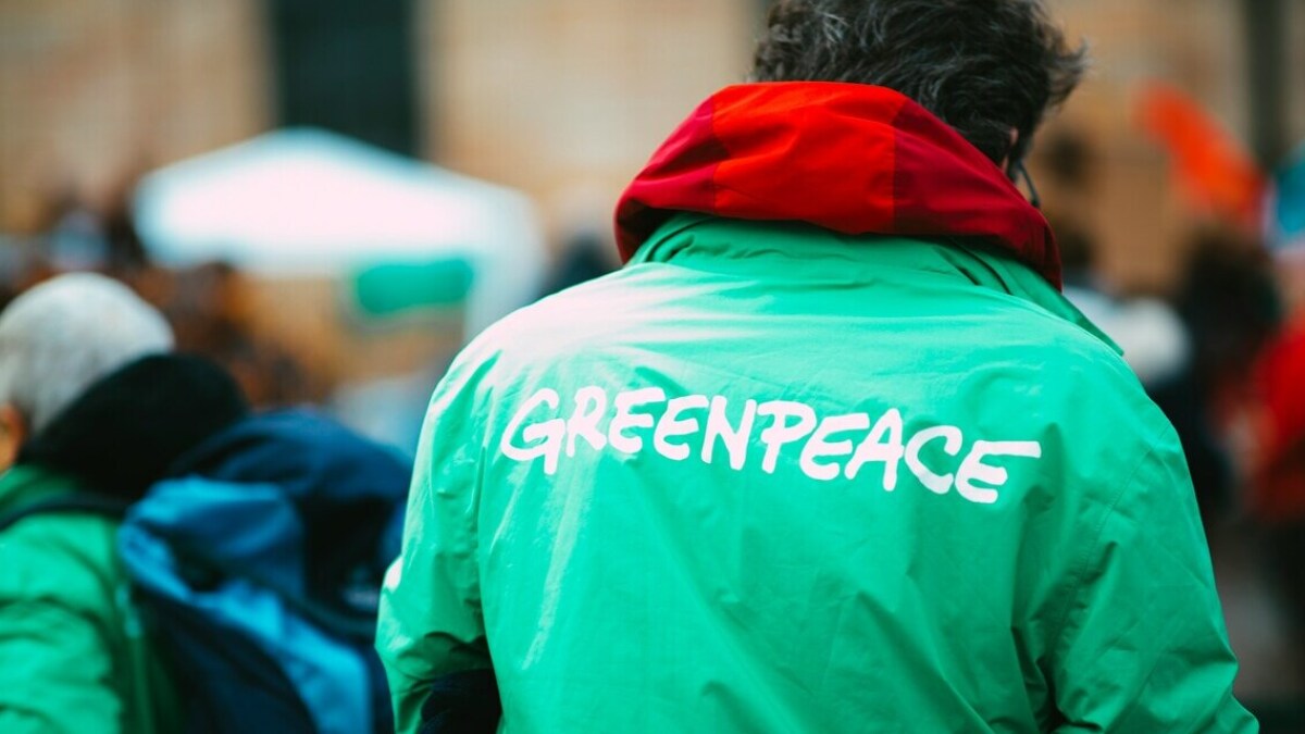 Greenpeace ist eine internationale Umweltschutzorganisation, die sich durch gewaltfreie Aktionen für den Schutz der natürlichen Lebensgrundlagen und die Förderung von Frieden einsetzt.