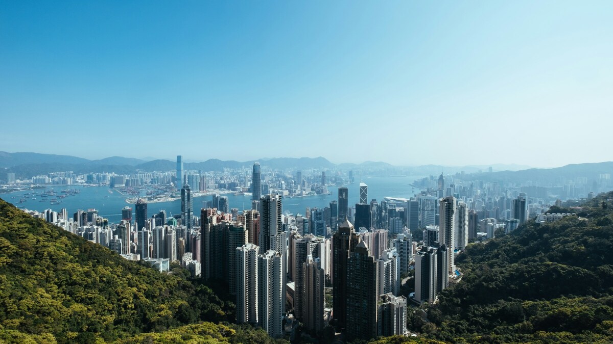 Hongkong ist eine Sonderverwaltungszone Chinas, die als globales Finanzzentrum und bedeutender Handelsknotenpunkt mit einem der freiesten Handelshäfen der Welt gilt.
