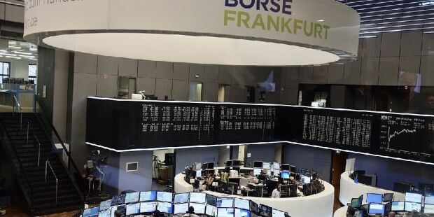 DAX-FLASH: Stabilisierung h&auml;lt an - &Ouml;lmarkt bleibt angespannt