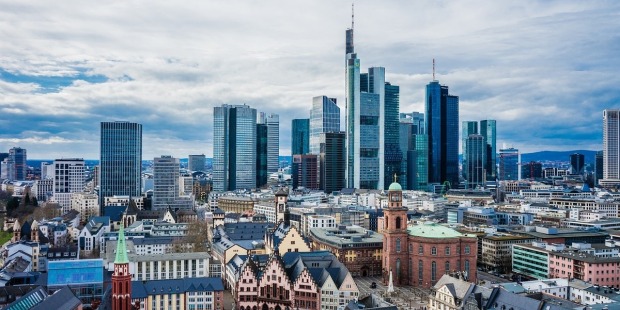 Aktien Frankfurt: Dax knapp im Minus - Vorsicht zu Beginn ereignisreicher Woche