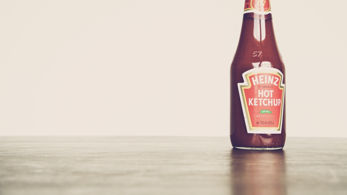 Ketchup der Marke Heinz.