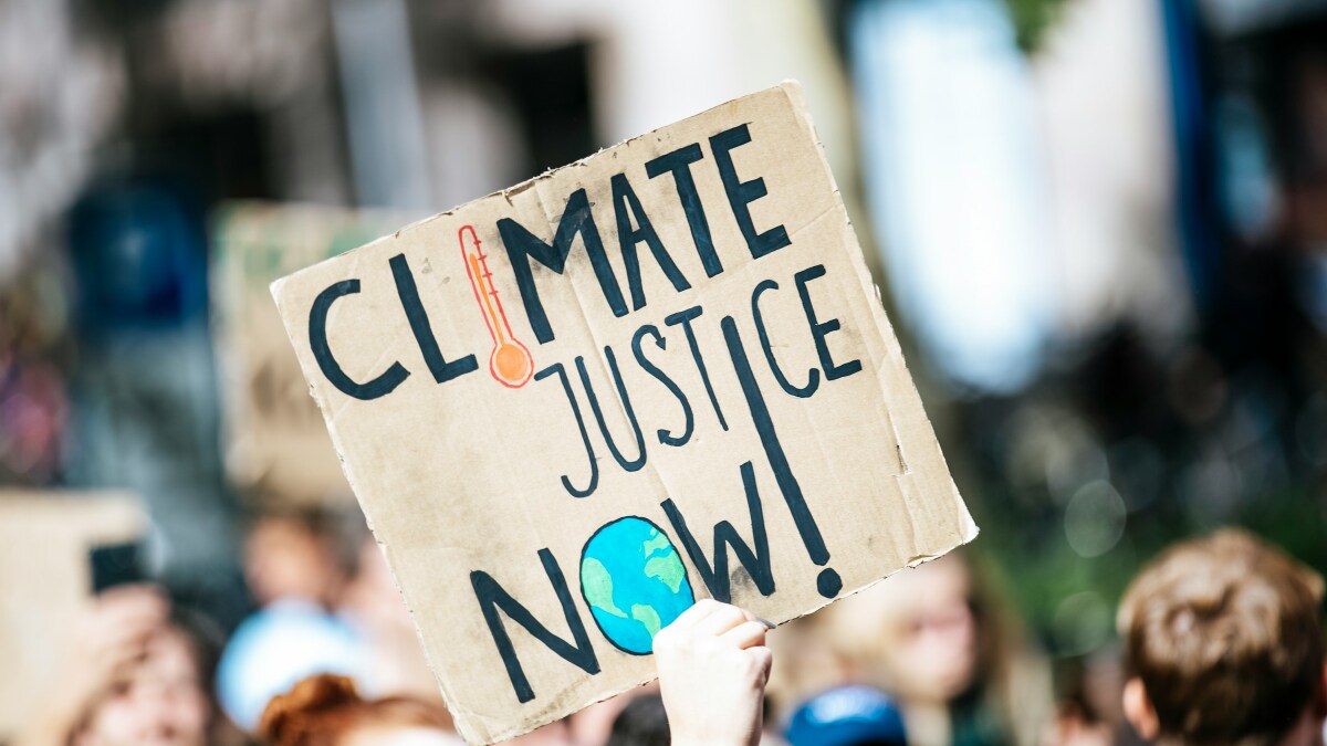 Protestler fordern ein Handeln gegen die Klimaerwärmung (Symbolbild).