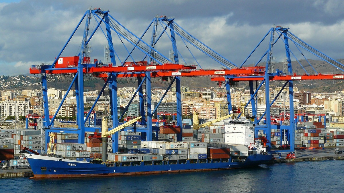 Kräne in einem Containerhafen (Symbolbild).