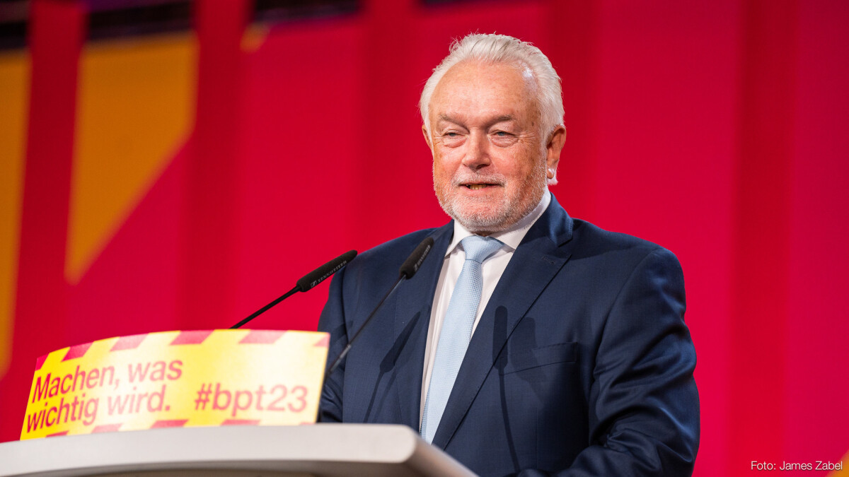 Wolfgang Kubicki ist ein deutscher Politiker der Freien Demokratischen Partei (FDP), der seit 2017 als Bundestagsvizepräsident fungiert.