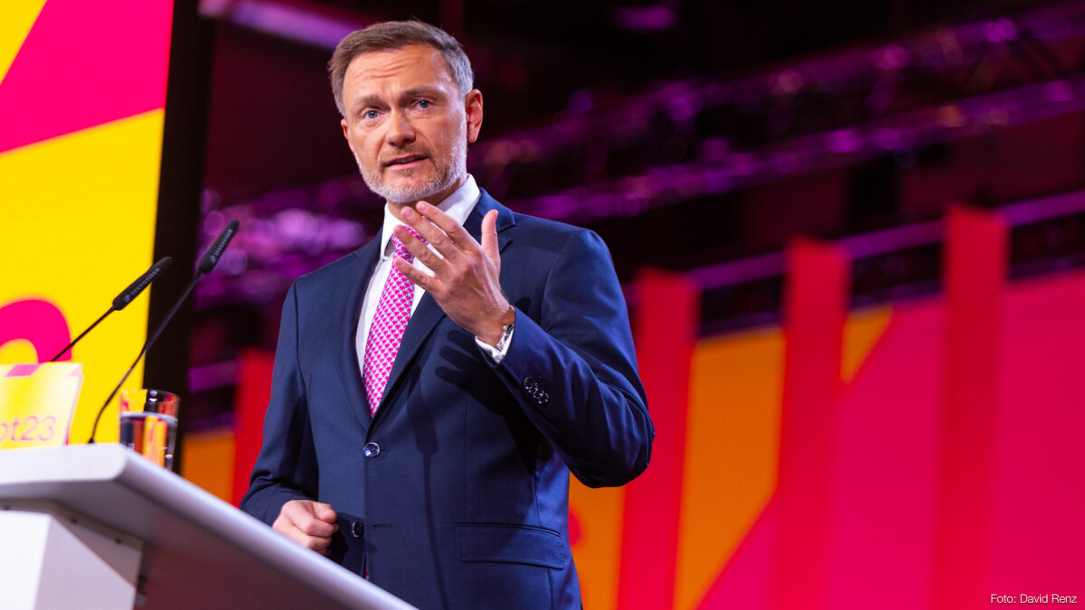 Christian Lindner ist ein deutscher Politiker der Freien Demokratischen Partei (FDP), der seit 2021 als Bundesminister der Finanzen im Kabinett Scholz tätig ist und seit 2013 als Bundesvorsitzender der FDP fungiert.