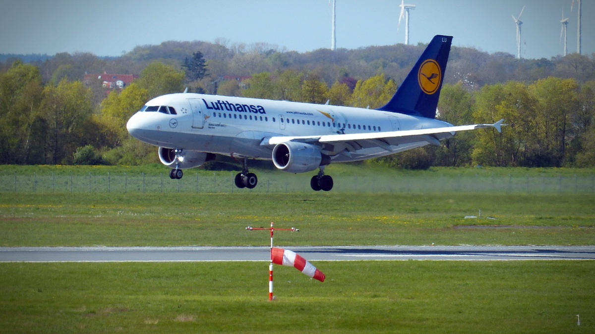 Lufthansa-Jet bei der Landung.