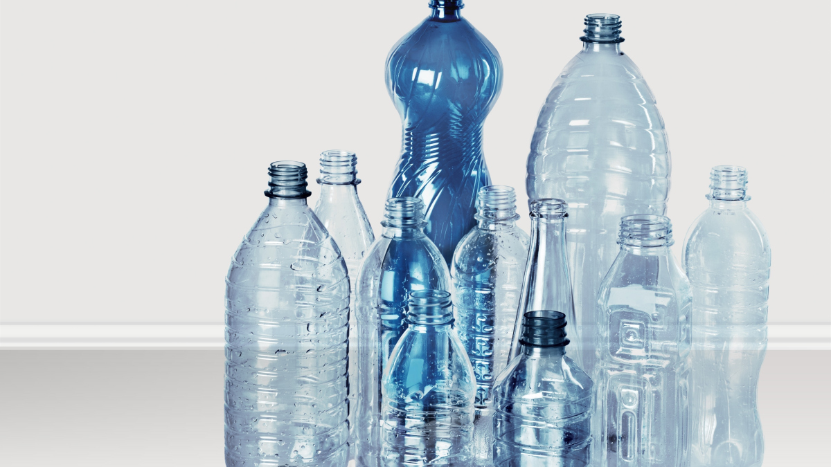 Mehrere Plastikflaschen. (Symbolbild)
