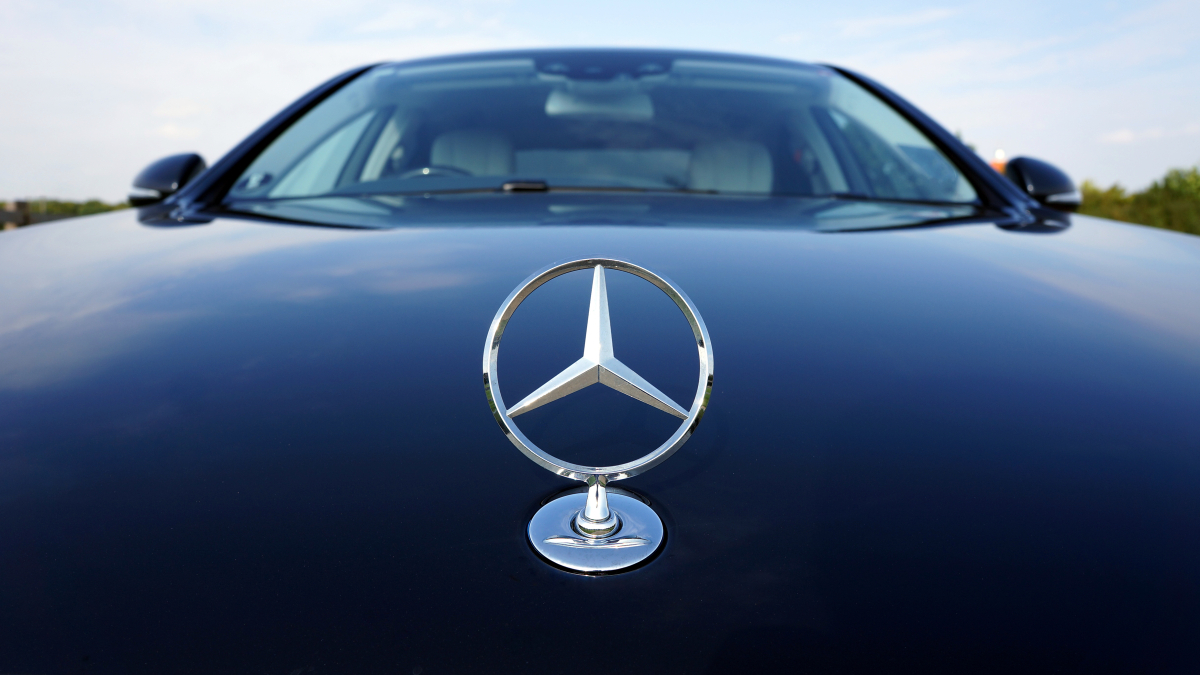 Der Mercedes-Stern ist schon seit 1926 das Markenzeichen von Daimler.