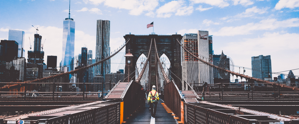 Die New Yorker Brooklyn Bridge. New York ist die Börsenmetropole der Vereinigten Staaten. (Symbolfoto)