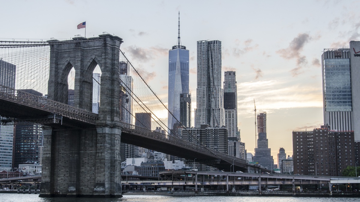 Die New Yorker Brooklyn Bridge. New York ist der wichtigste Finanzplatz der Vereinigten Staaten.
