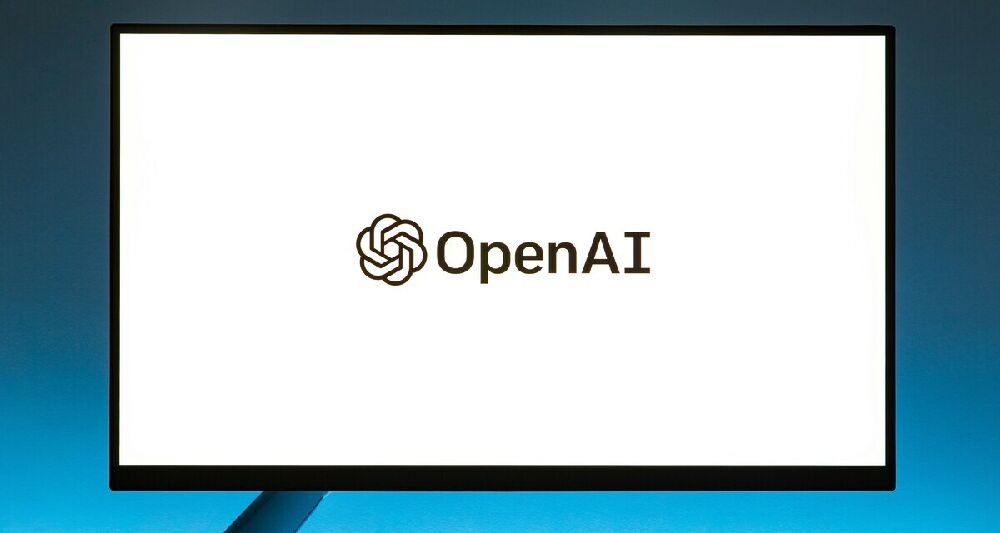 OpenAI ist ein Unternehmen, das sich auf die Entwicklung künstlicher Intelligenz spezialisiert hat, und ChatGPT ist eine ihrer KI-Modelle, das darauf ausgelegt ist, natürliche Sprache zu verstehen und zu generieren.