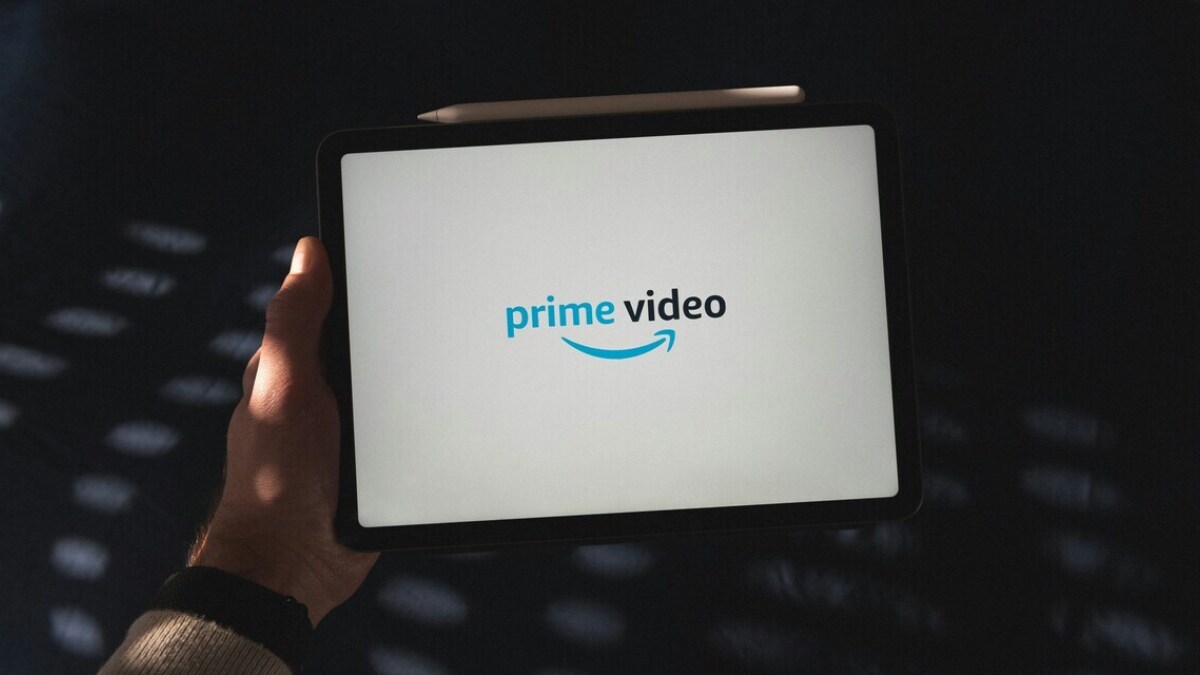 Prime Video ist ein Streaming-Dienst von Amazon, der eine Vielzahl von Filmen, Fernsehserien und Eigenproduktionen zum Anschauen anbietet.