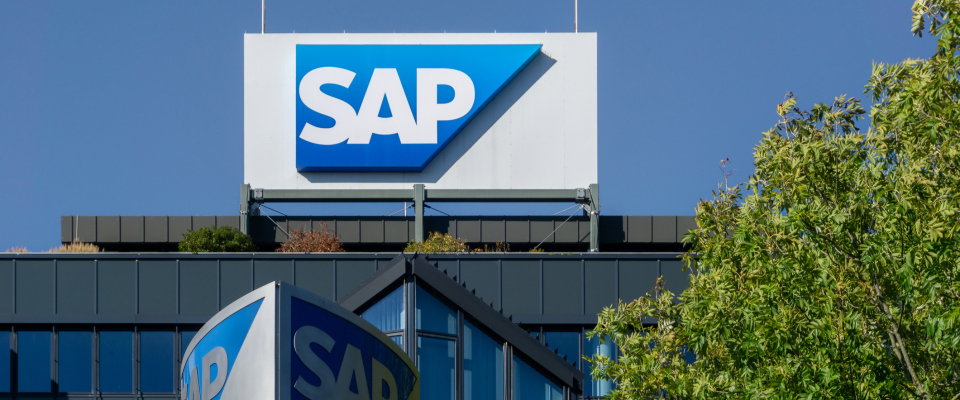 SAP-Firmenlogo auf dem Hauptgebäude in Walldorf, Deutschland.