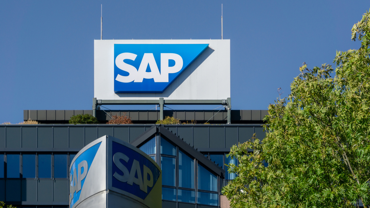 SAP-Firmenlogo auf dem Hauptgebäude in Walldorf, Deutschland.