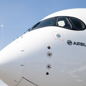 Die Schnauze eines Airbus A350-900.