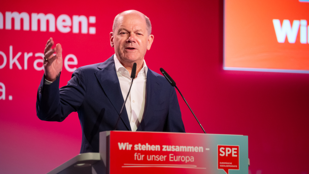 Bundeskanzler Olaf Scholz beim PES Demokratie Kongress in Berlin. (04.Mai 2024)