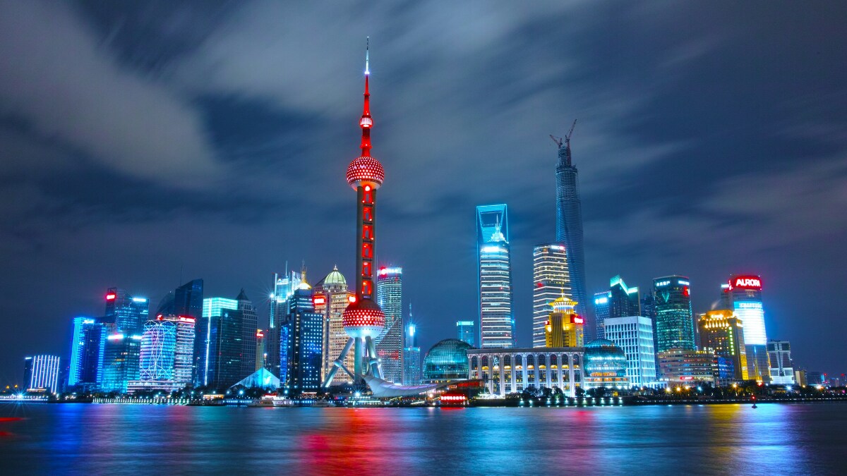 Die Skyline von Shanghai einer große Hafenstadt im Osten Chinas, das als wirtschaftliches, finanzielles und kulturelles Zentrum des Landes gilt.