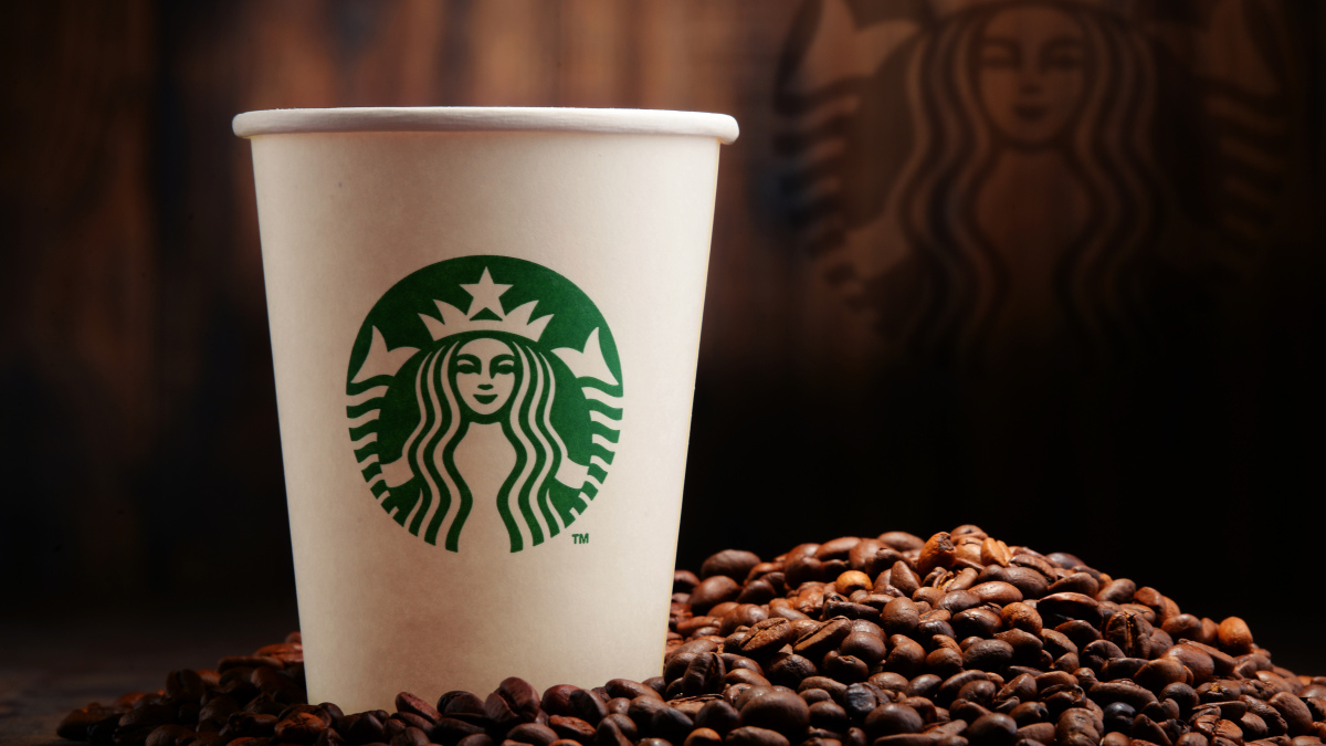 Starbucks ist eine weltweit bekannte Kaffeehauskette aus Seattle. 