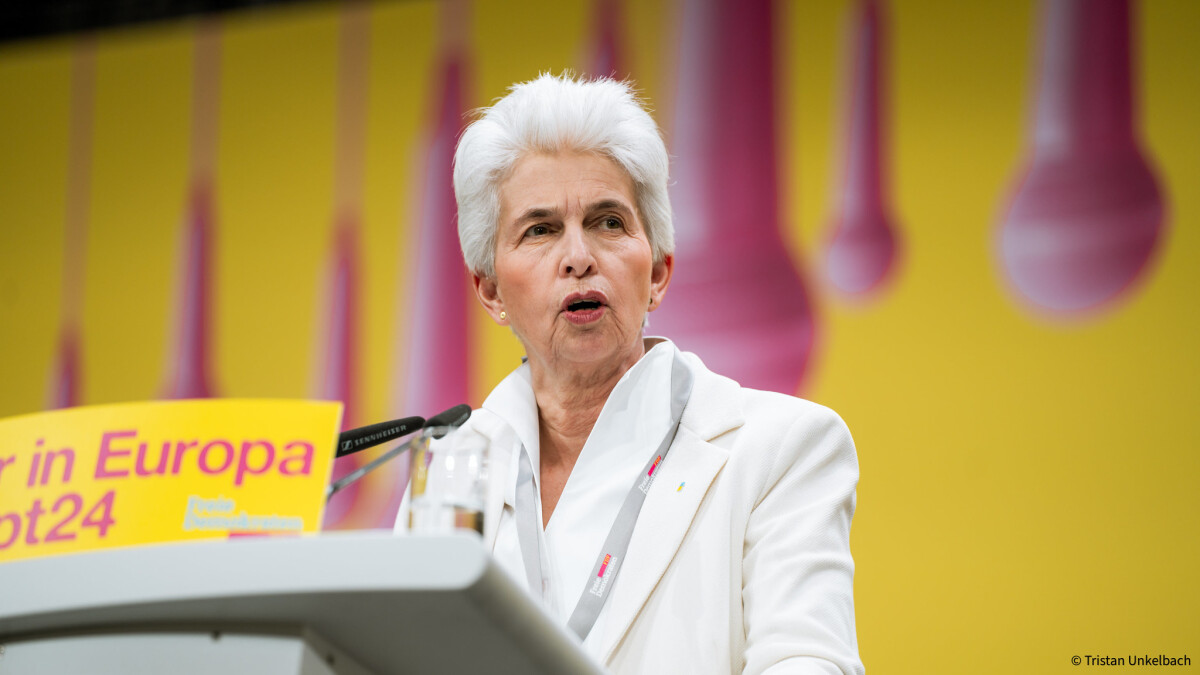 Marie-Agnes Strack-Zimmermann ist eine deutsche Politikerin der Freien Demokratischen Partei (FDP), die außerdem Vorsitzende des Verteidigungsausschusses des Deutschen Bundestages ist.