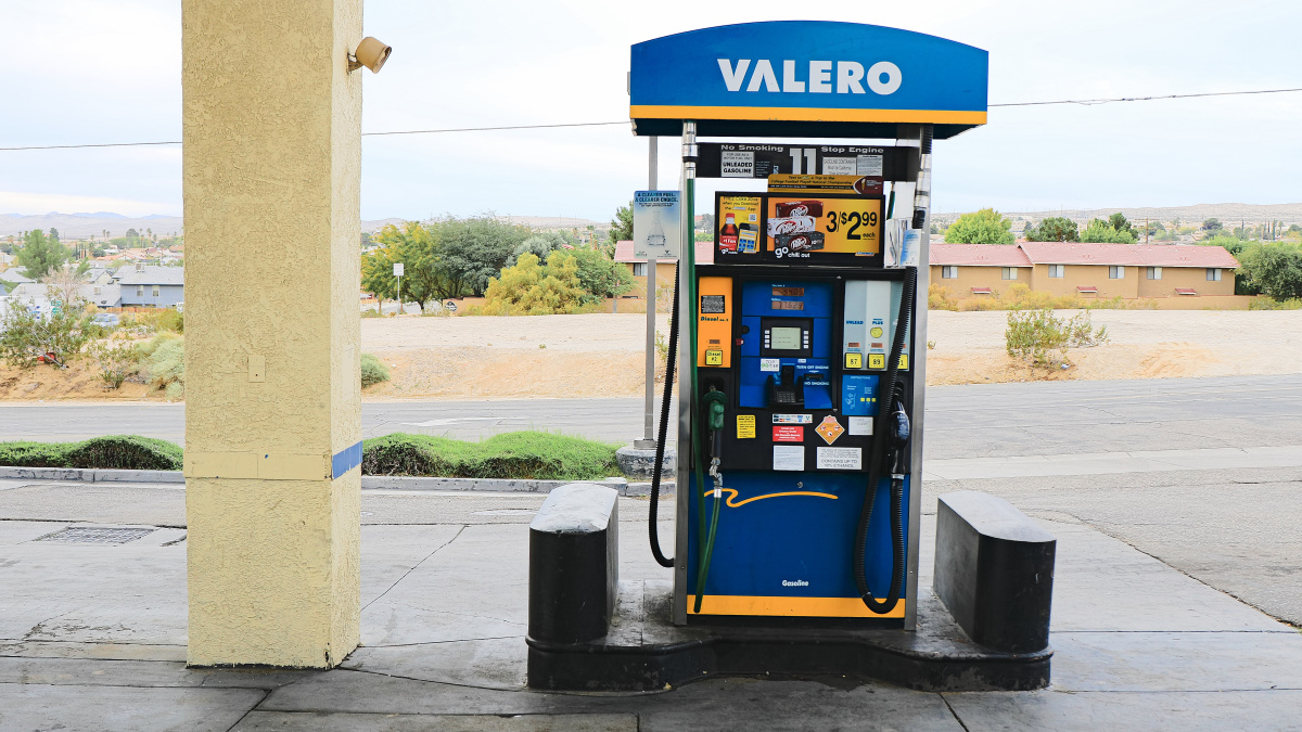 Eine Valero-Tanksäule in Barstow, Kalifornien.