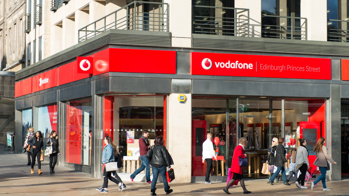 Ein Vodafone-Geschäft in Edinburgh, Schottland. 
