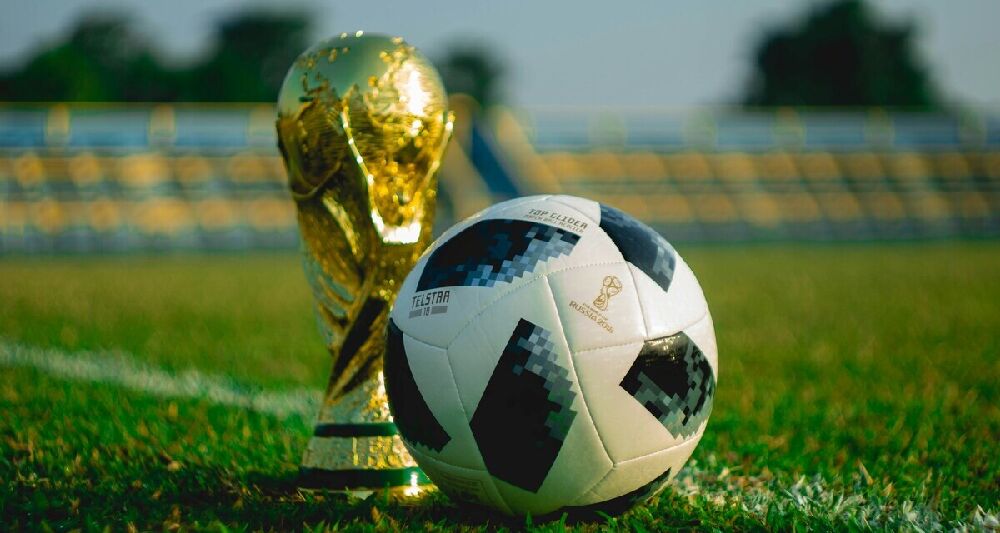 Die FIFA-Weltmeisterschaftstrophäe ist eine Auszeichnung, die dem Gewinner des FIFA-Weltmeisterschaftsturniers verliehen wird.