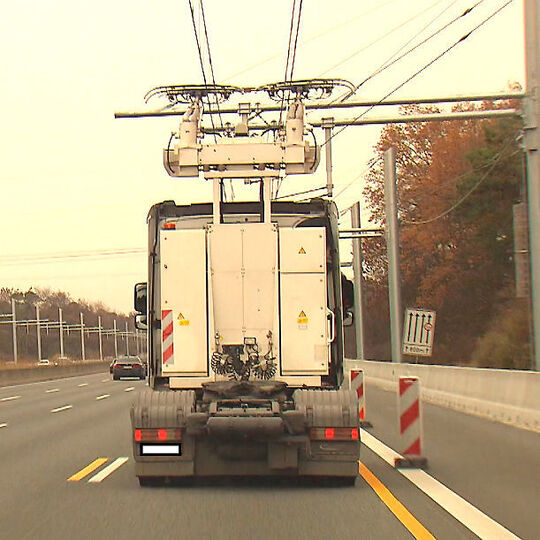 Tesla - Autos, Laster, Speicher und Solardächer 1417733