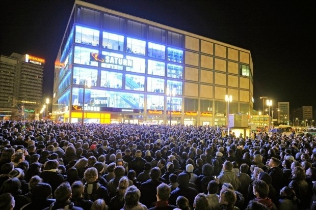 Metro, rein in den fahrenden Zug 1147149