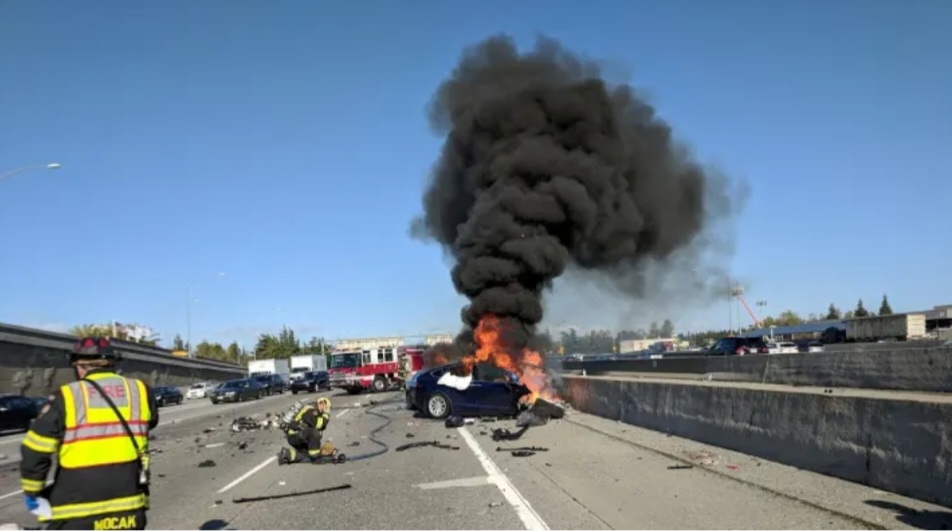 Tesla Model S 22-Jun-2012 die CHANCE 1427170