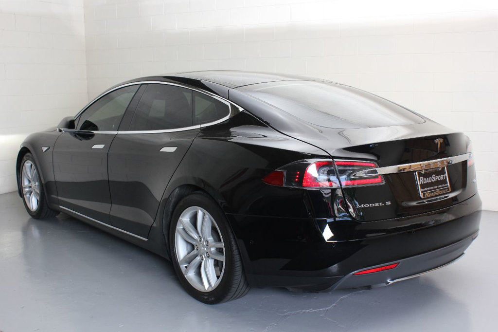 Tesla - Autos, Laster, Speicher und Solardächer 1104135