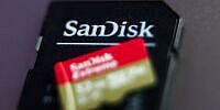 Sandisk-Aktie stürzt zweistellig ab – Analysten erhöhen dennoch Kursziele 